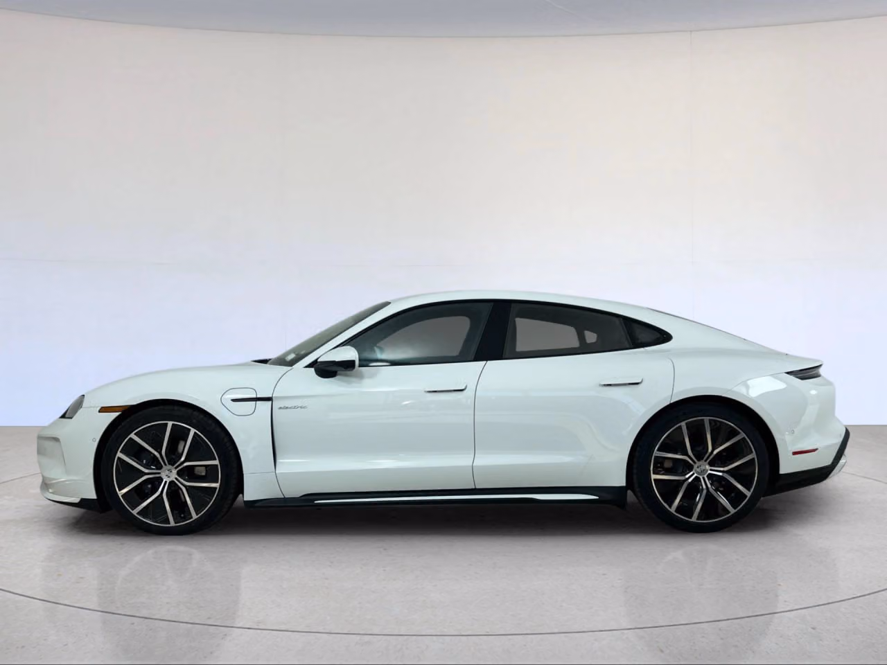 2026 Porsche Taycan Base - Photo 12