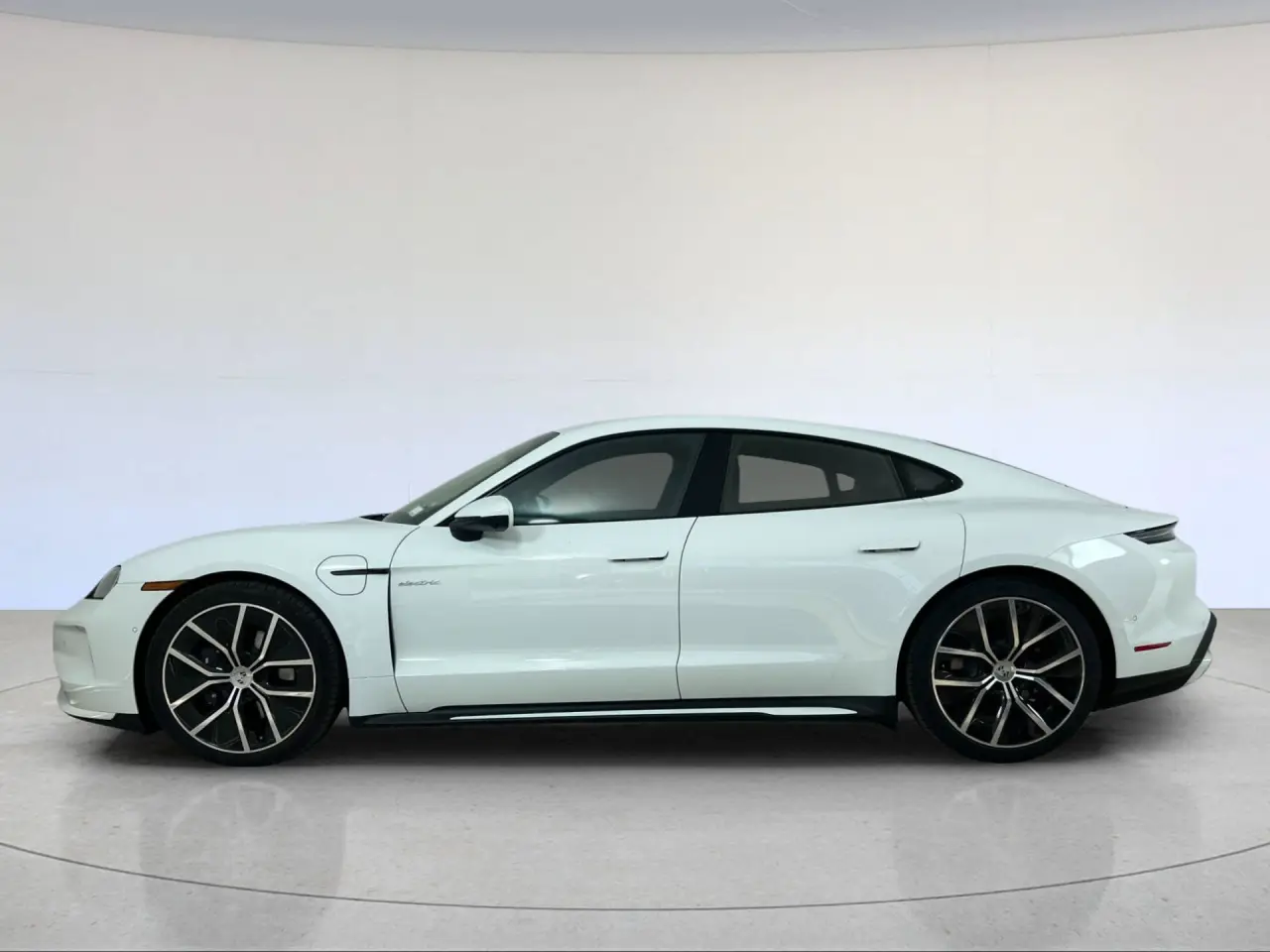 2026 Porsche Taycan Base - Photo 16