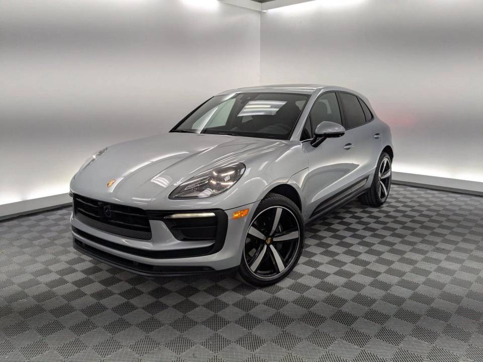 2025 Porsche Macan T