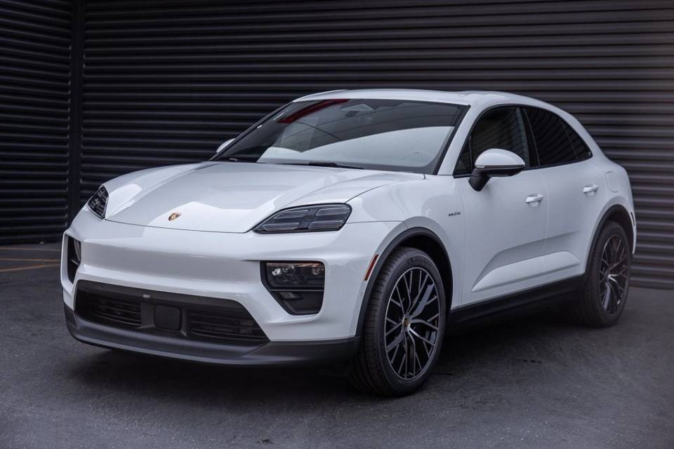 2025 Porsche Macan Base