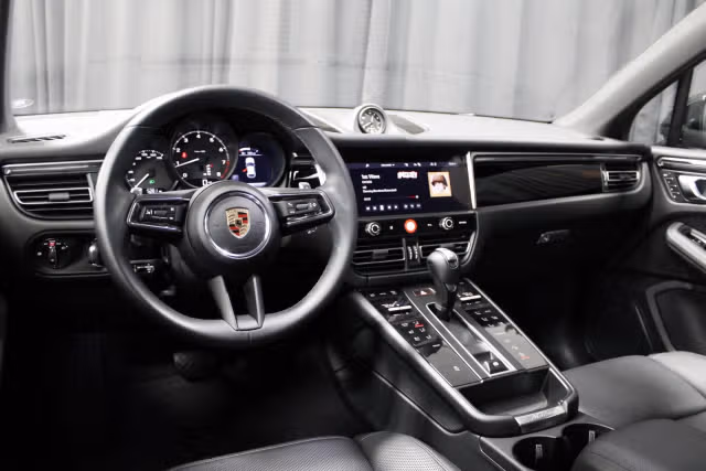 2025 Porsche Macan Base - Photo 26