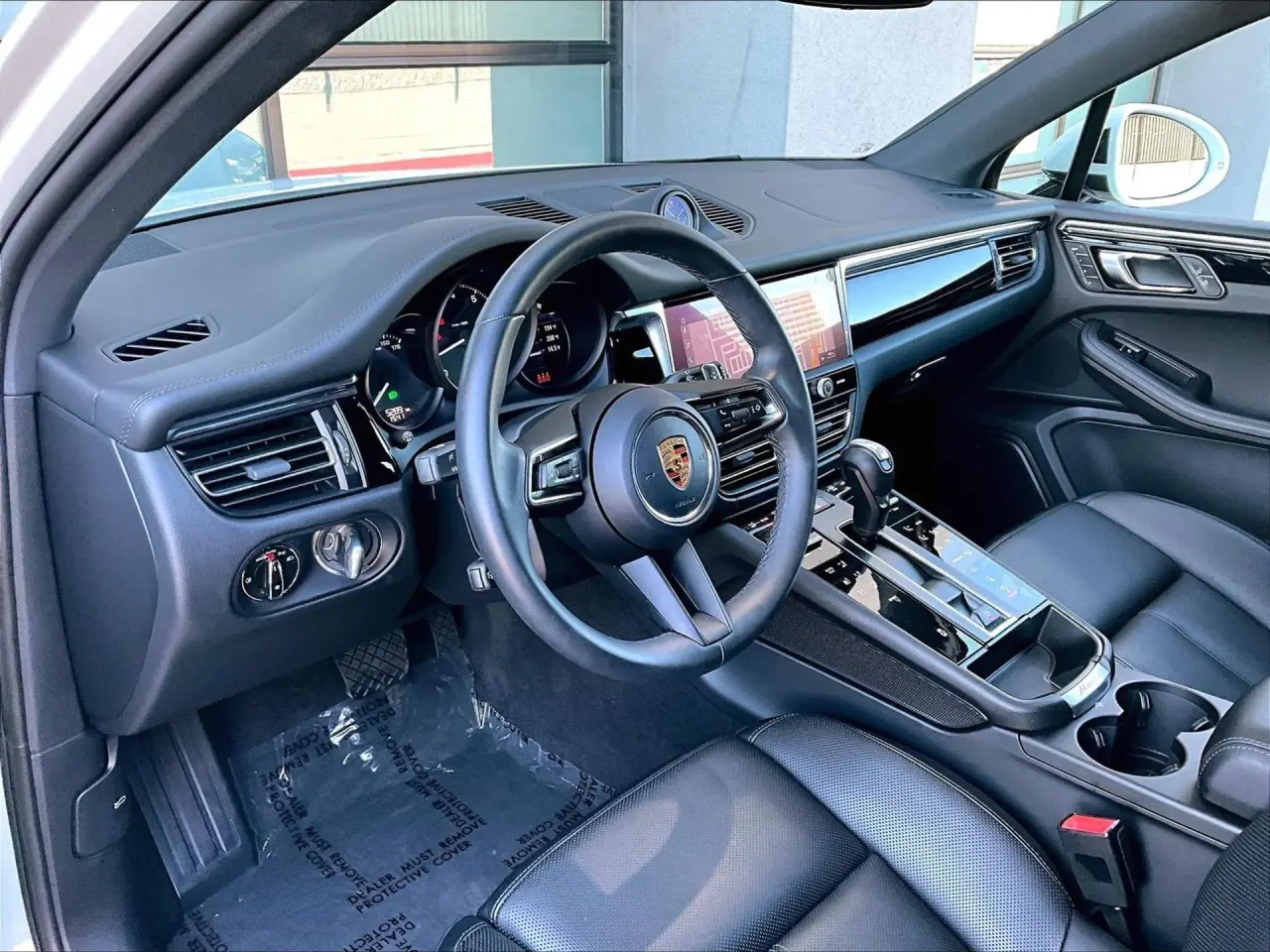 2026 Porsche Macan T - Photo 32