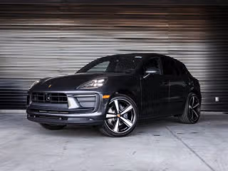2026 Porsche Macan -'s photo