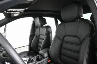 2025 Porsche Macan - Photo 37