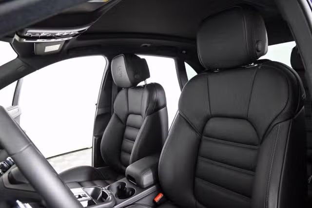2025 Porsche Macan - Photo 34