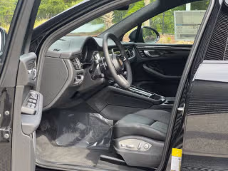 2025 Porsche Macan Base - Photo 25