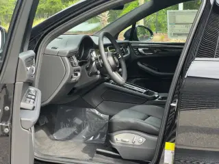 2025 Porsche Macan Base - Photo 29