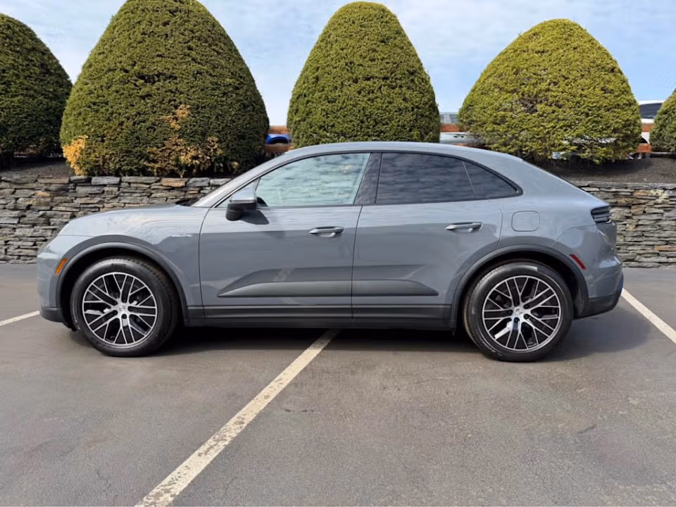 2026 Porsche Macan Base - Photo 11