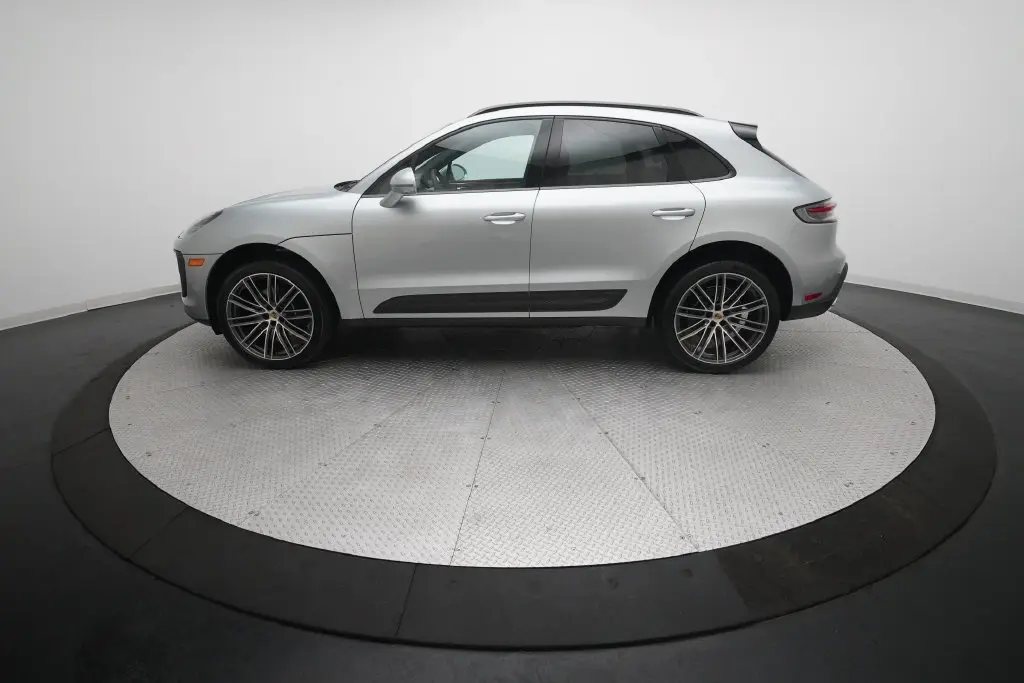 2026 Porsche Macan T - Photo 16