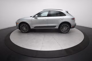 2026 Porsche Macan T - Photo 9