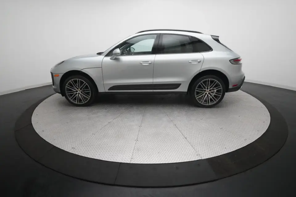 2026 Porsche Macan T - Photo 15