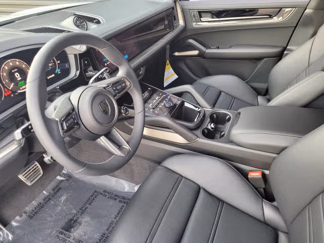 2025 Porsche Cayenne Turbo E-Hybrid - Photo 26