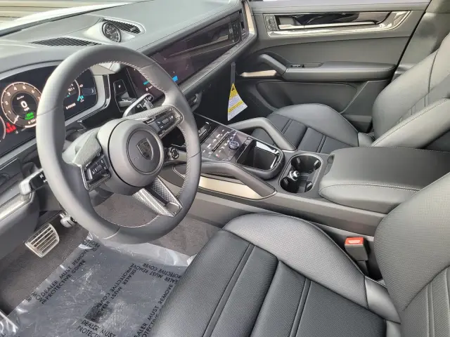 2025 Porsche Cayenne Turbo E-Hybrid - Photo 30