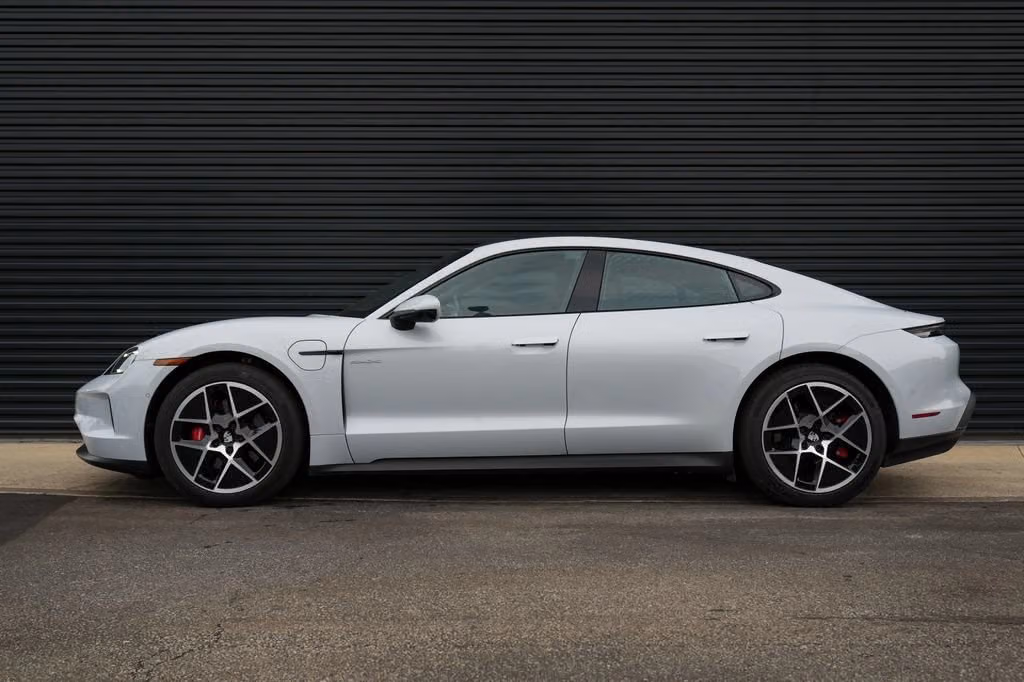 2025 Porsche Taycan S - Photo 12