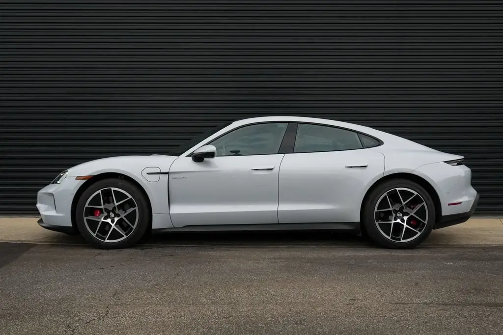 2025 Porsche Taycan S - Photo 16