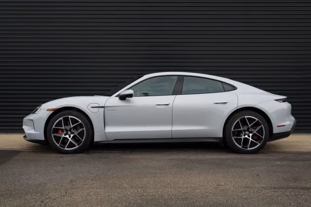 2025 Porsche Taycan S - Photo 10