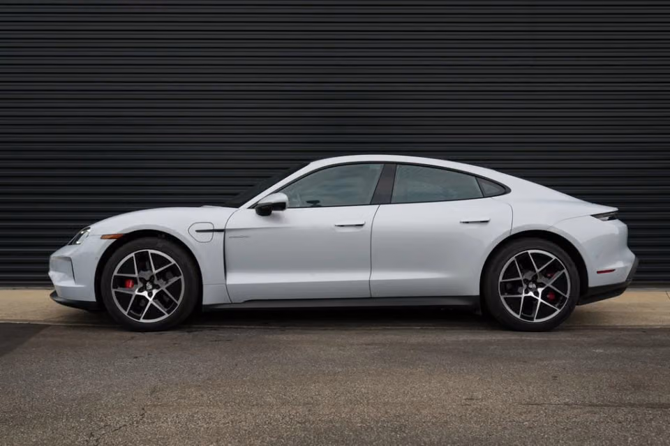 2025 Porsche Taycan S - Photo 11