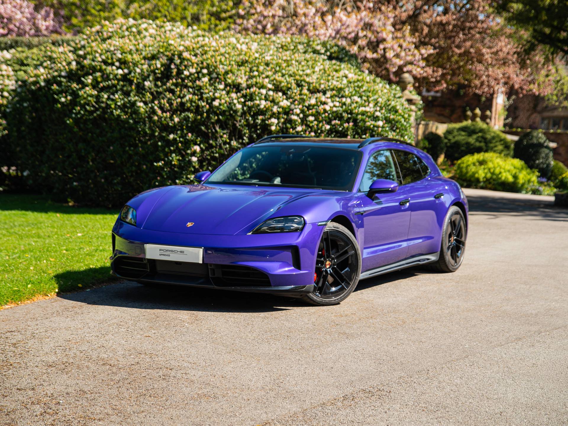 Taycan GTS Sport Turismo, photo 2 of 38