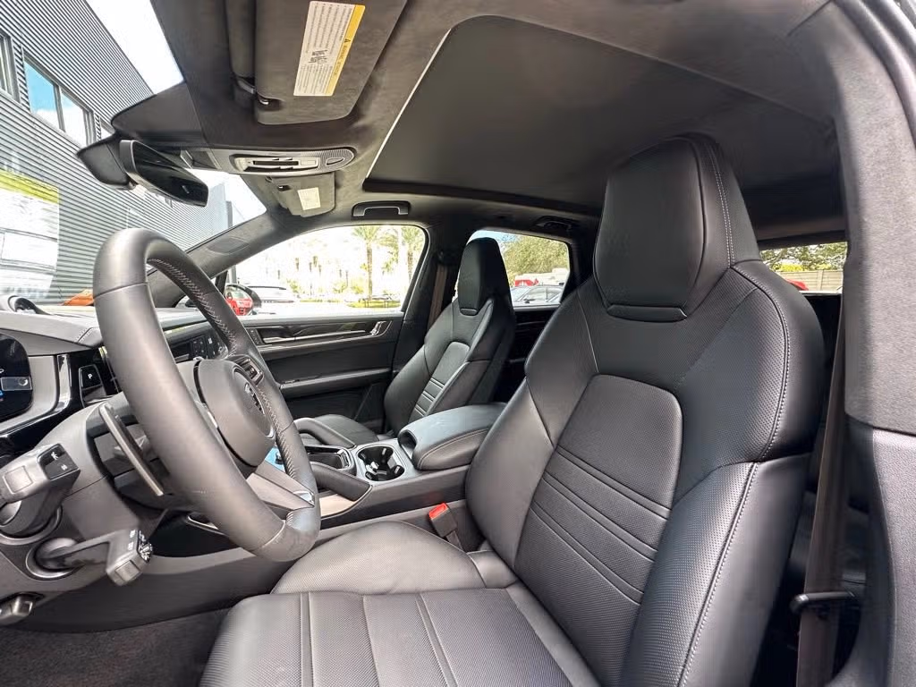 2025 Porsche Cayenne Turbo E-Hybrid - Photo 36