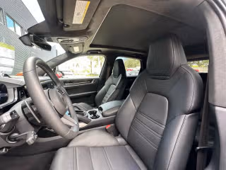 2025 Porsche Cayenne Turbo E-Hybrid - Photo 33