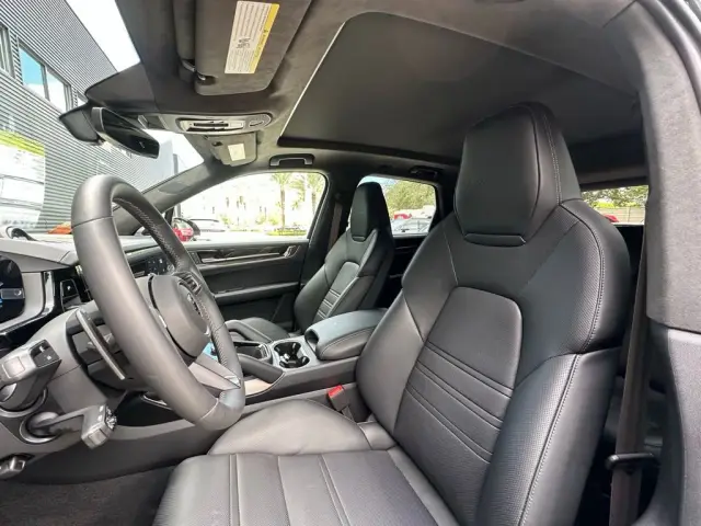 2025 Porsche Cayenne Turbo E-Hybrid - Photo 38
