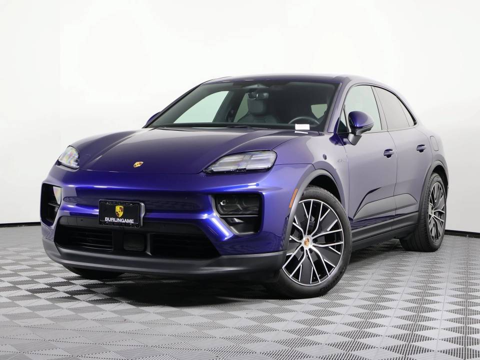 2026 Porsche Macan Base