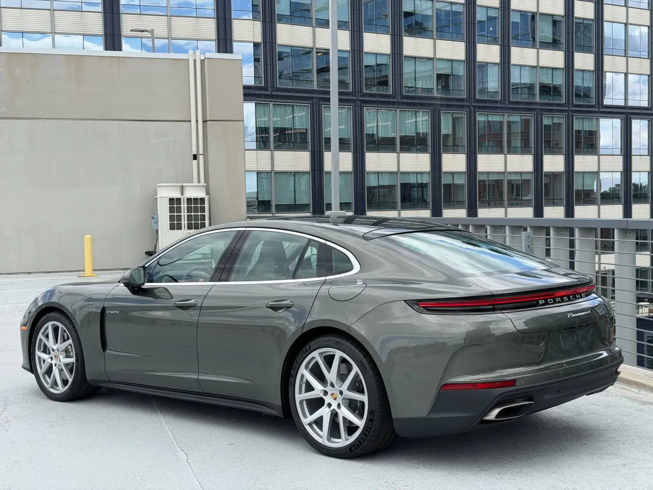 2026 Porsche Panamera 4 E-Hybrid - Photo 24