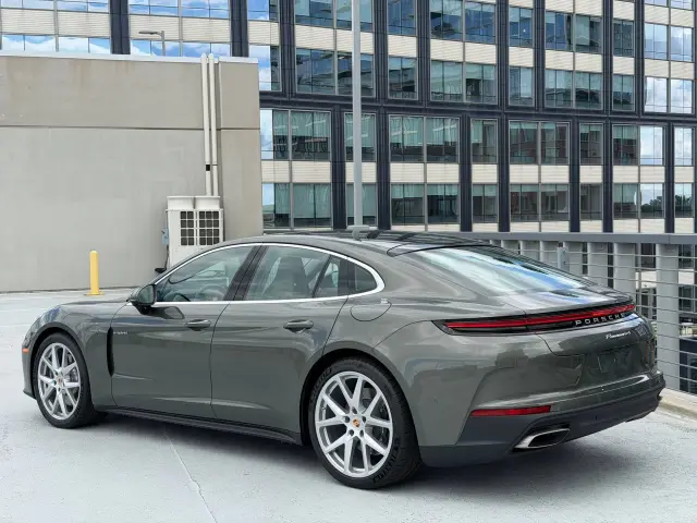 2026 Porsche Panamera 4 E-Hybrid - Photo 22