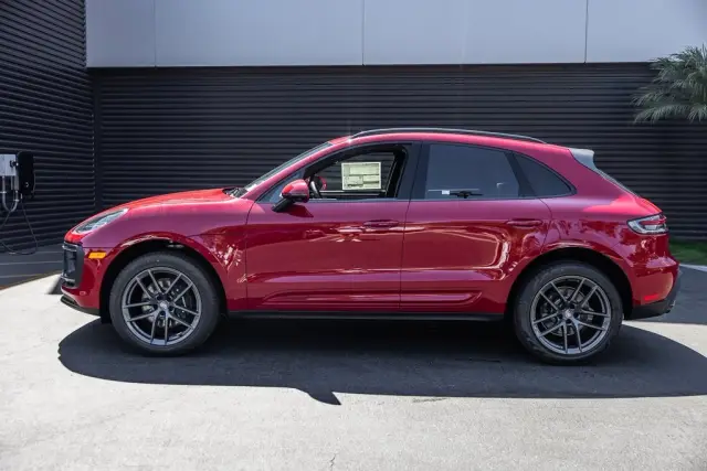 2025 Porsche Macan T - Photo 14
