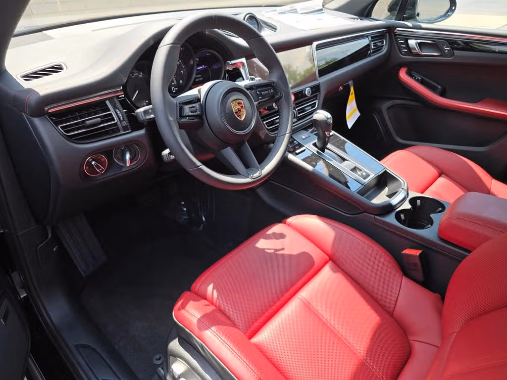 2025 Porsche Macan - Photo 28