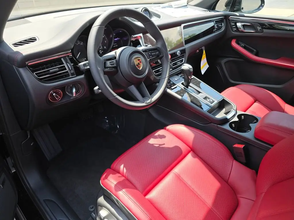 2025 Porsche Macan - Photo 32