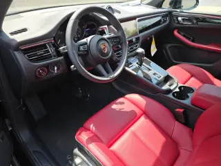 2025 Porsche Macan - Photo 29