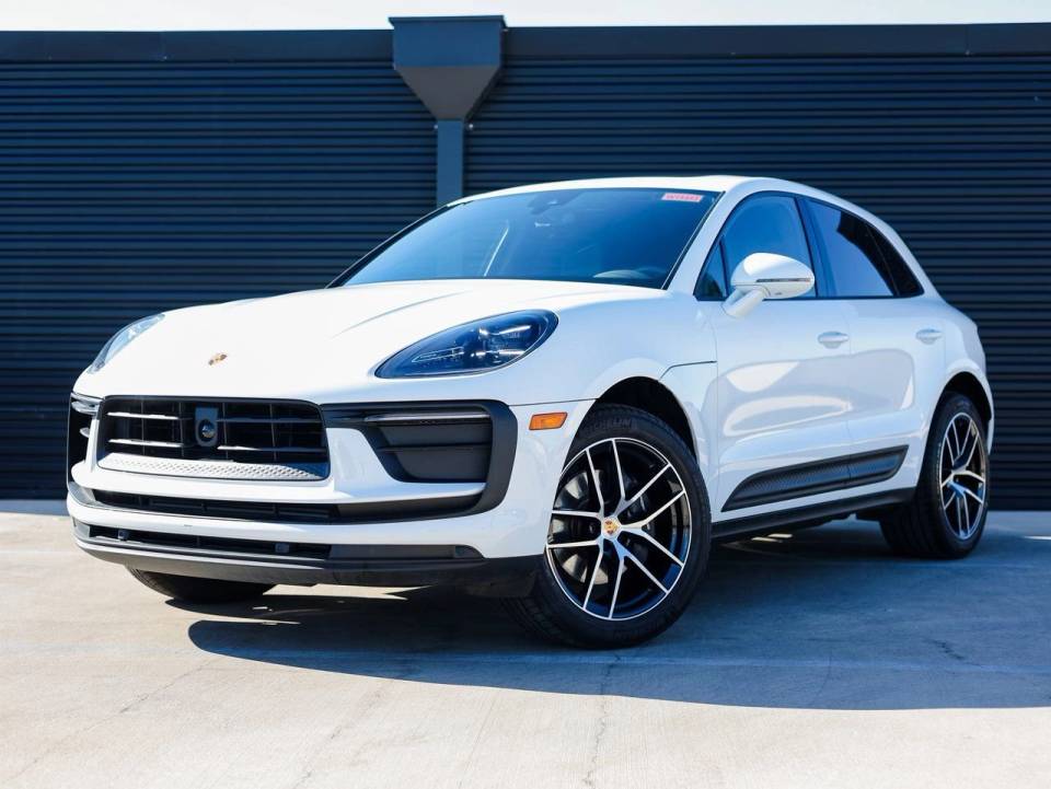 2025 Porsche Macan Base