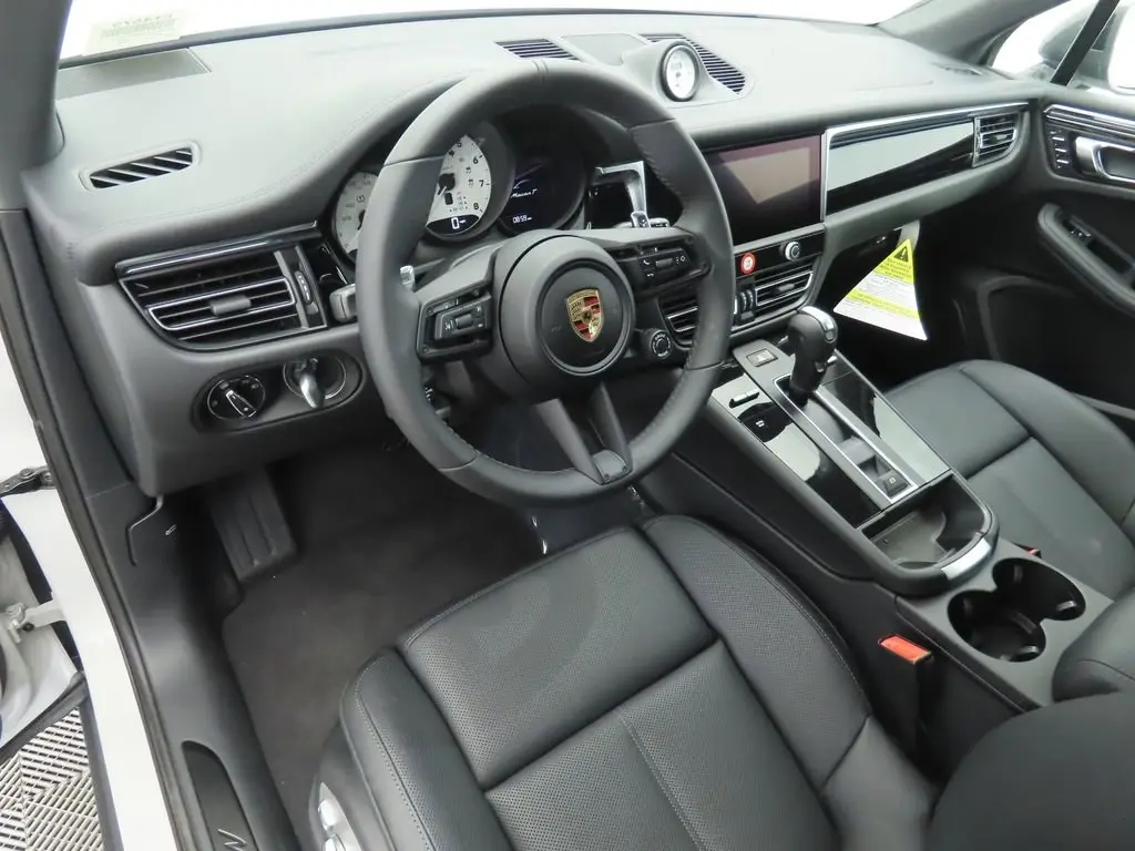 2025 Porsche Macan Base - Photo 32