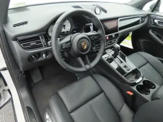 2025 Porsche Macan Base - Photo 29