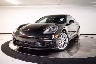 2023 Porsche Panamera -'s photo