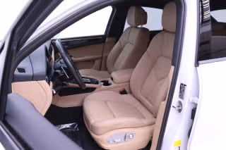 2025 Porsche Macan - Photo 33