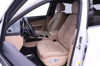 2025 Porsche Macan - Photo 37