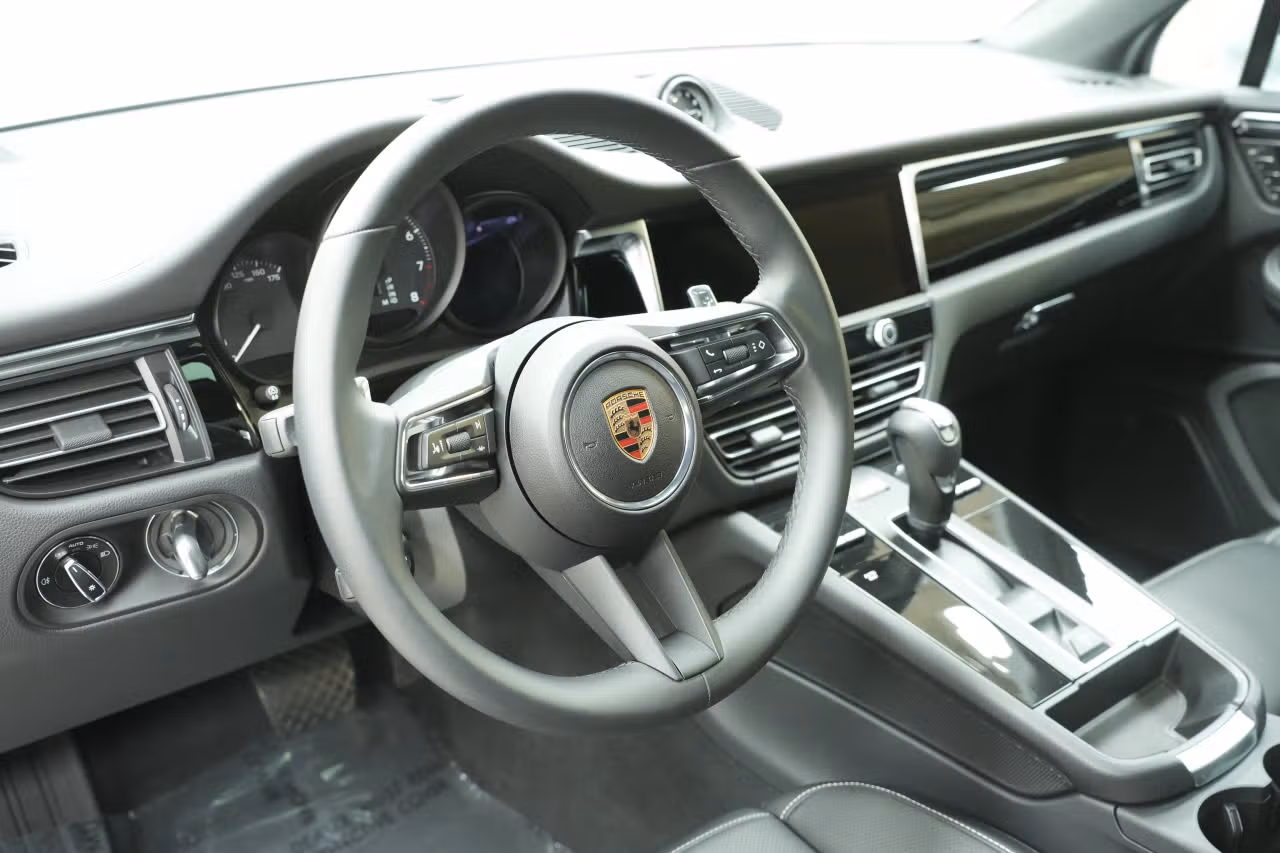 2025 Porsche Macan Base - Photo 28