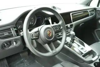 2025 Porsche Macan Base - Photo 29