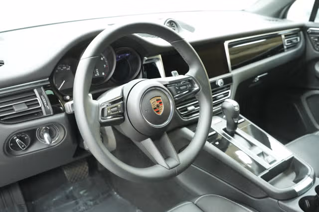 2025 Porsche Macan Base - Photo 26