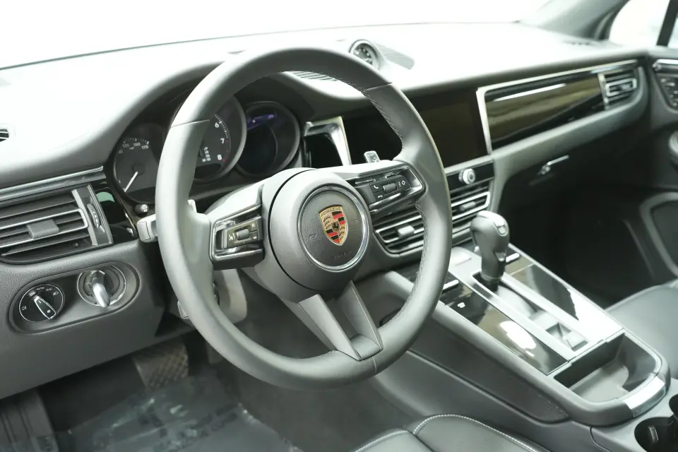 2025 Porsche Macan Base - Photo 31