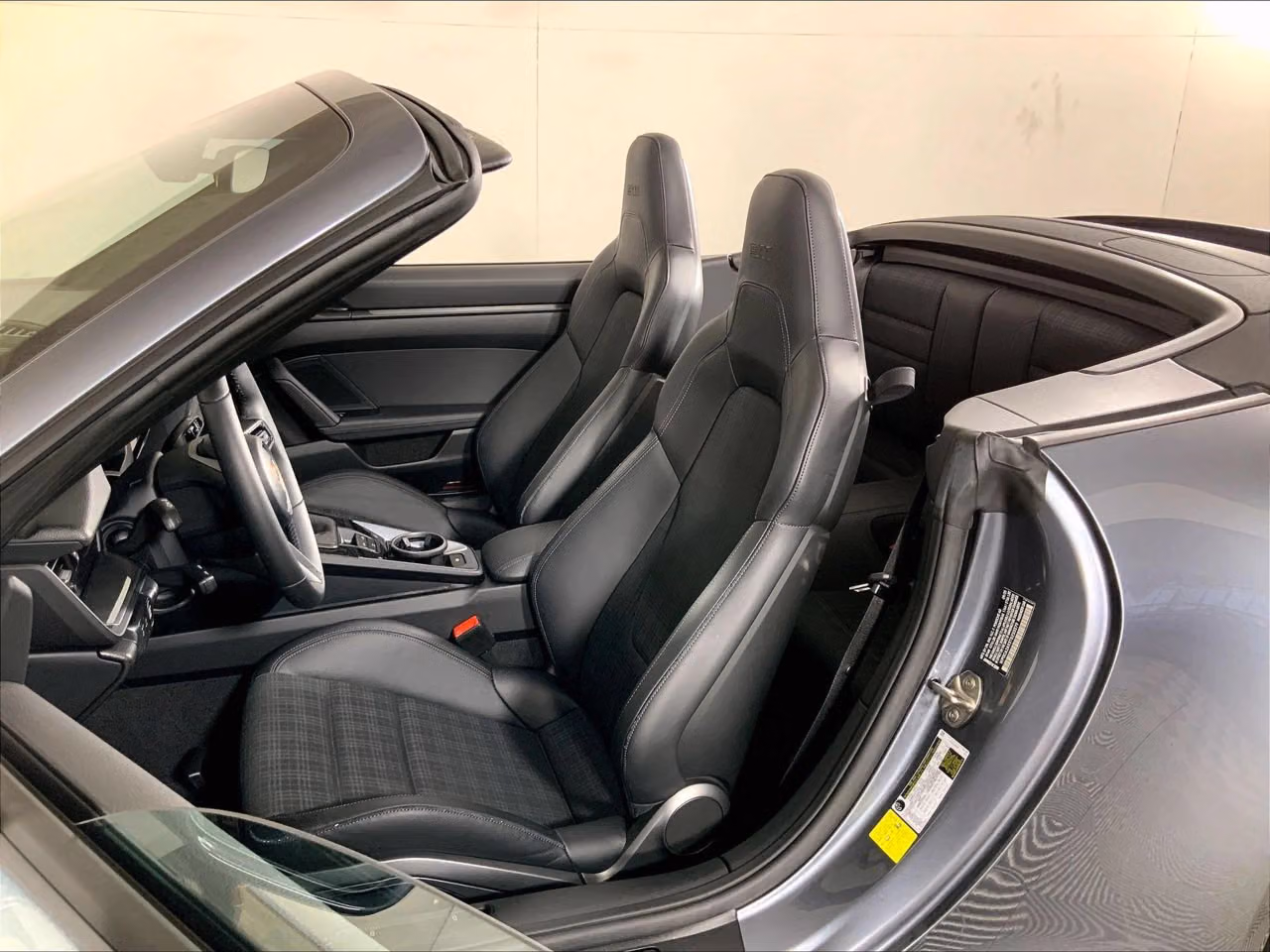 2026 Porsche 911 T - Photo 36