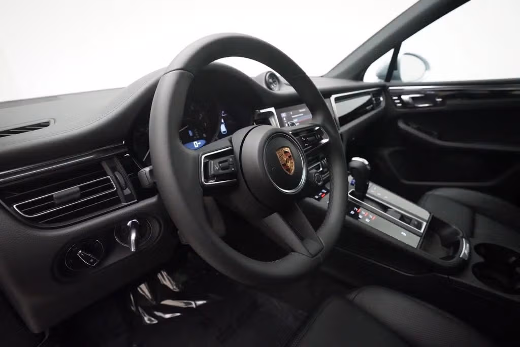 2026 Porsche Macan T - Photo 36
