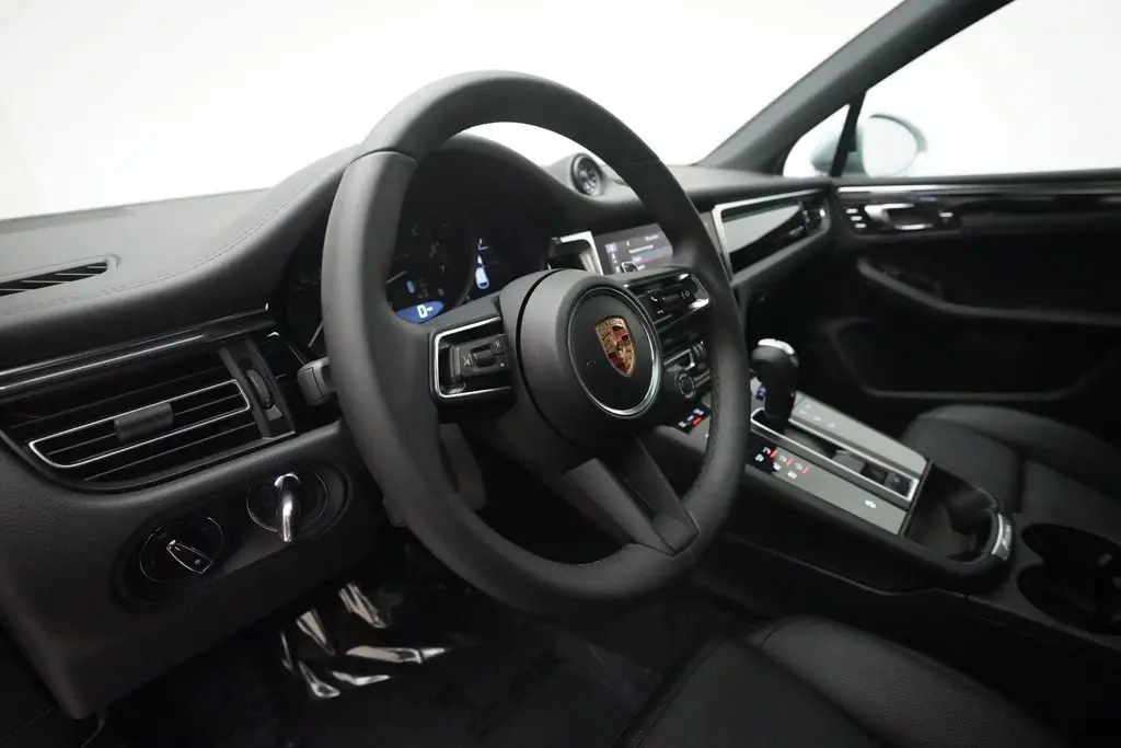 2026 Porsche Macan T - Photo 40