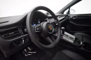 2026 Porsche Macan T - Photo 33