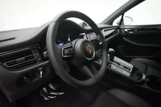 2026 Porsche Macan T - Photo 37