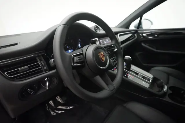 2026 Porsche Macan T - Photo 38