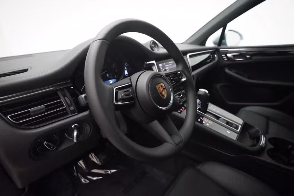 2026 Porsche Macan T - Photo 35