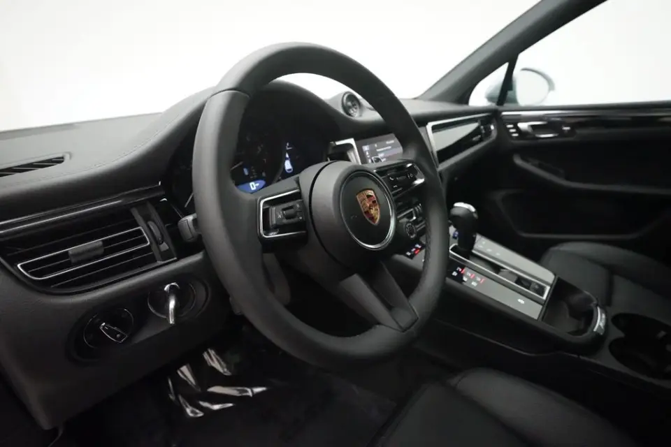 2026 Porsche Macan T - Photo 39